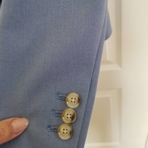 Blazer - Picture 4 of 9